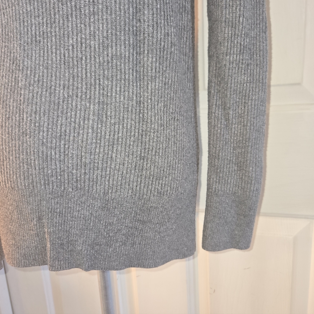 Banana Republic Merino Wool Blend Ribbed Crew Neck Long Sleeve Sweater - Picture 3 of 9